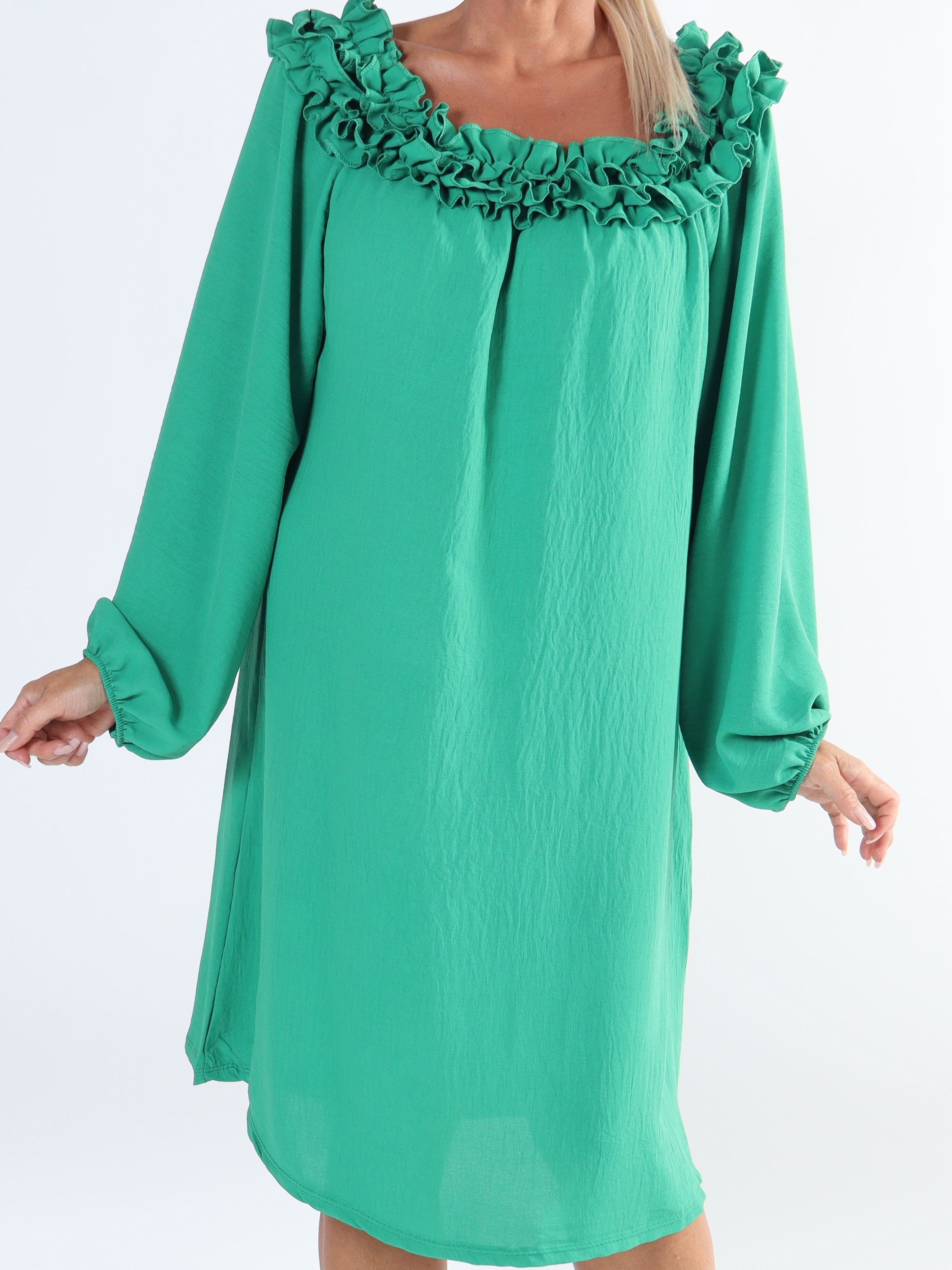 Chili Dress - Plus size klänning med långa ärmar och volanger